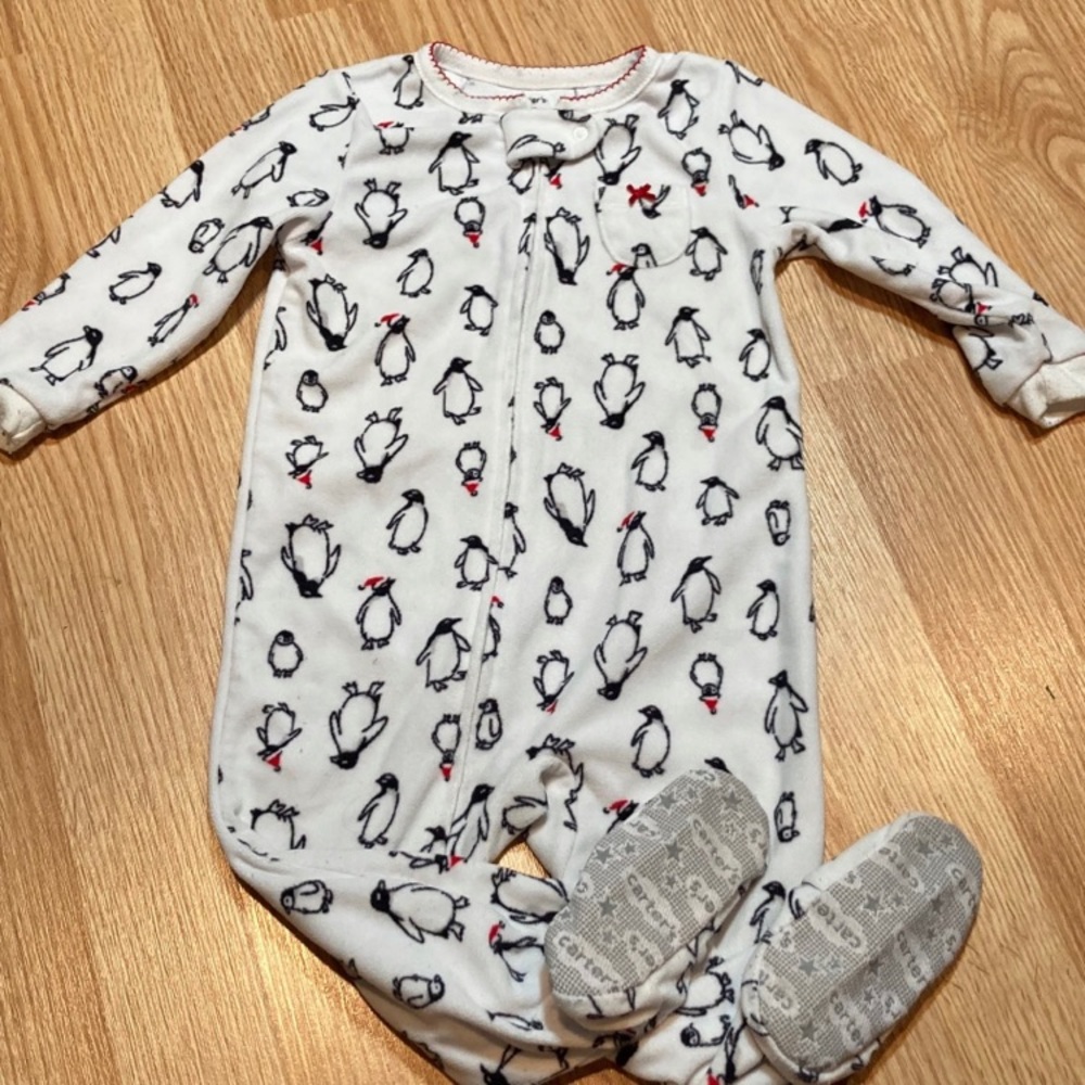 Carters velour sleeper penguin‎ Santa hat 18 months